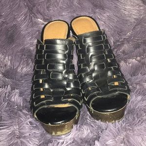 Giani Bini Woman’s platform shoes